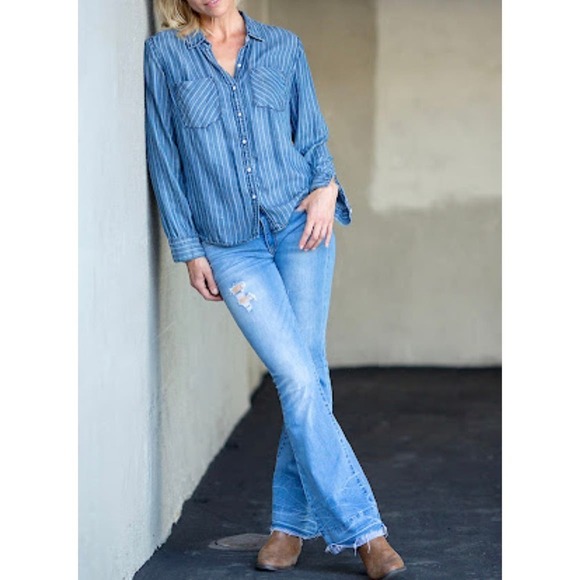 Velvet Heart Button Down Chambrey Pinstripe Casual top - Picture 3 of 8